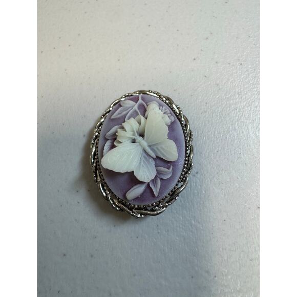 Brooch / Butterfly / Lavendar Cameo Porcelain Pendant /  Vintage - Picture 1 of 4
